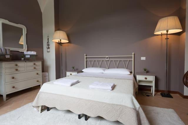 Aparthotel Ht Castello Di Campolongo à Valfabbrica Extérieur photo