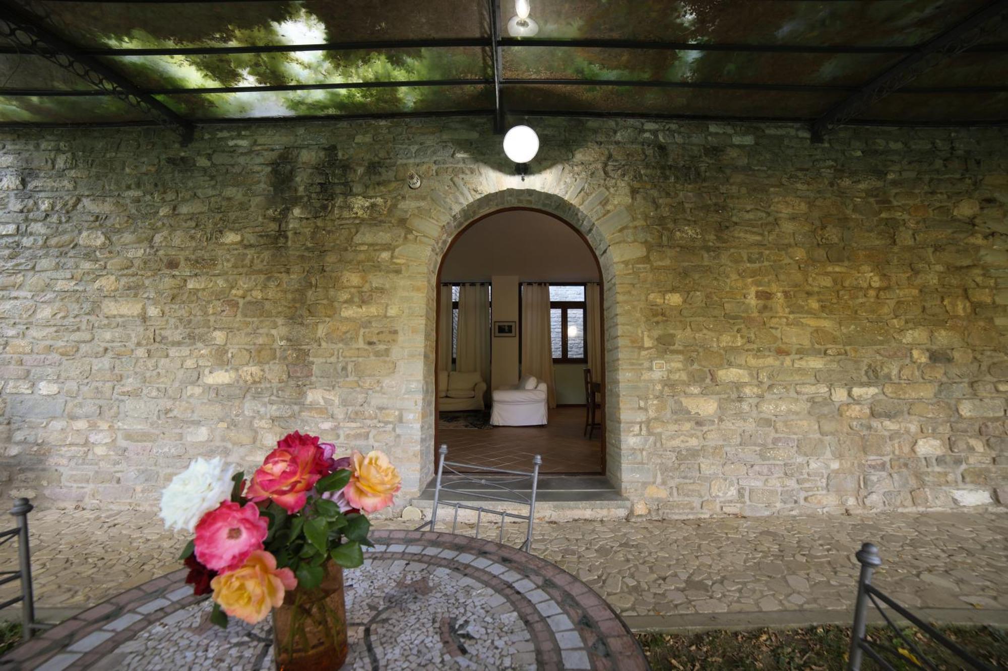 Aparthotel Ht Castello Di Campolongo à Valfabbrica Extérieur photo