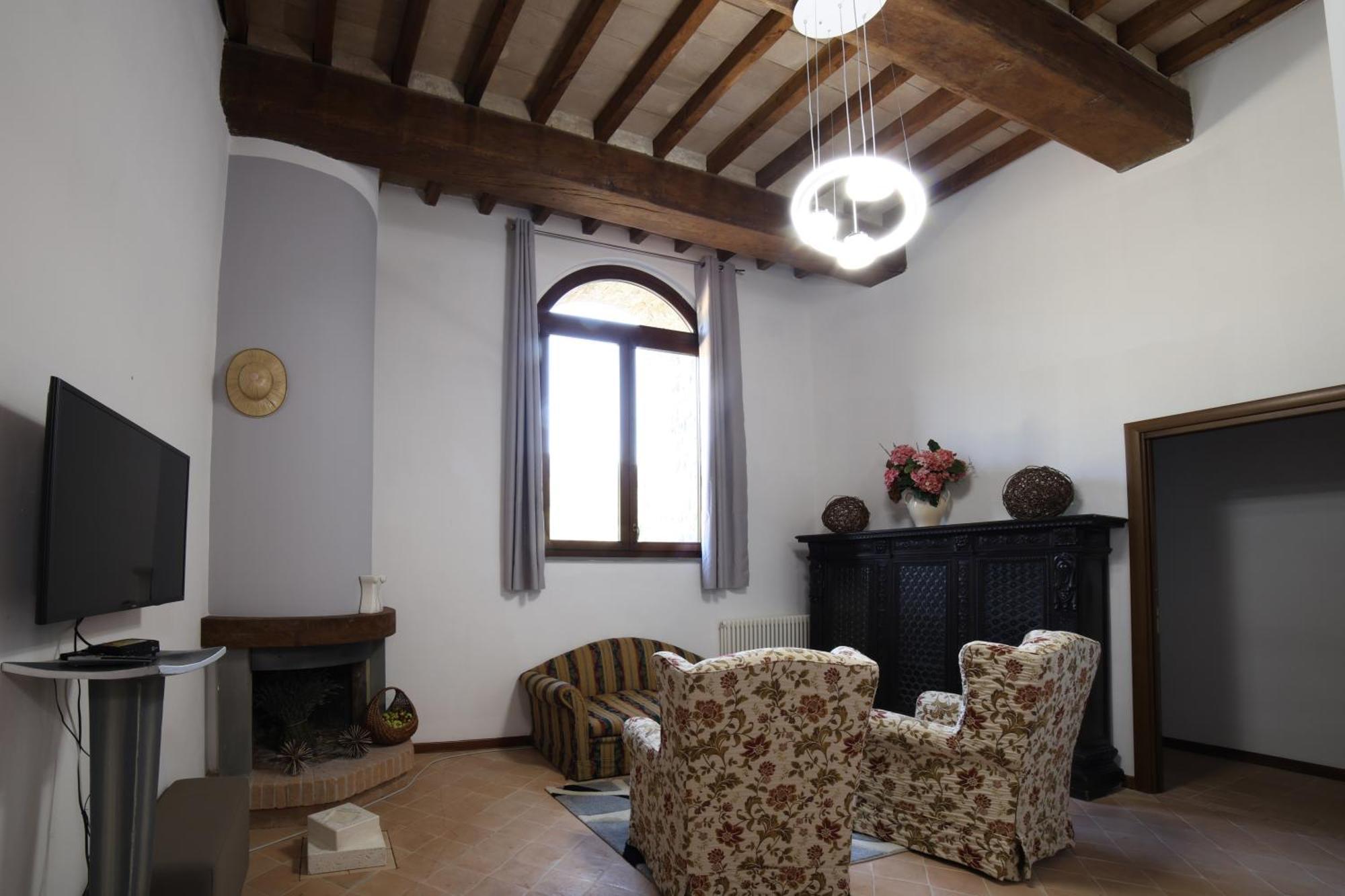 Aparthotel Ht Castello Di Campolongo à Valfabbrica Extérieur photo